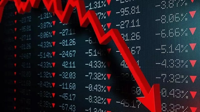 下降を示す赤い矢印と全面安を示す株価